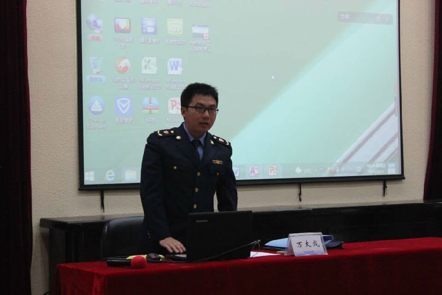 万太成所长在做讲解.jpg